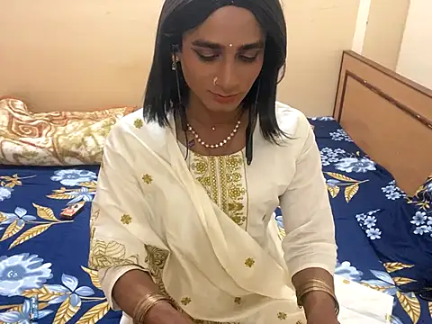 LuvLayla online show from January 8, 5:04 pm