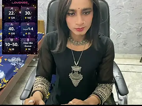 Snapshot of LuvLayla chatting on June 13, 10:08 pm LuvLayla online show from June 13, 10:08 pm