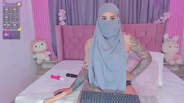 Nayla-Mouna online show from November 24, 7:46 pm