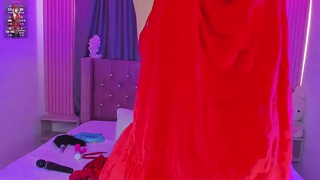 Snapshot of Nayla-Mouna chatting on June 16, 7:38 pm Nayla-Mouna online show from June 16, 7:38 pm