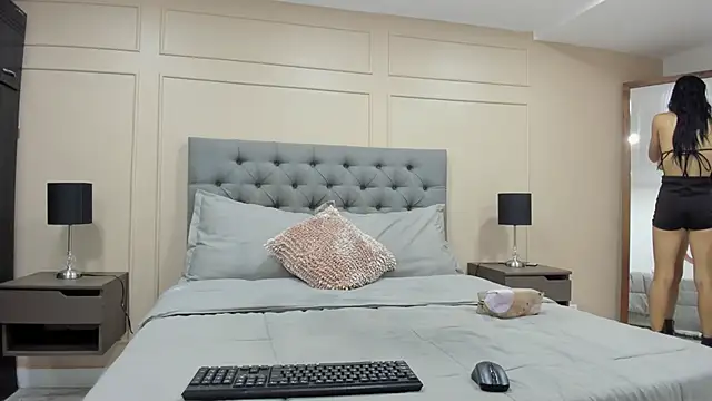 ALICESANDOVAL online show from September 21, 11:45 am