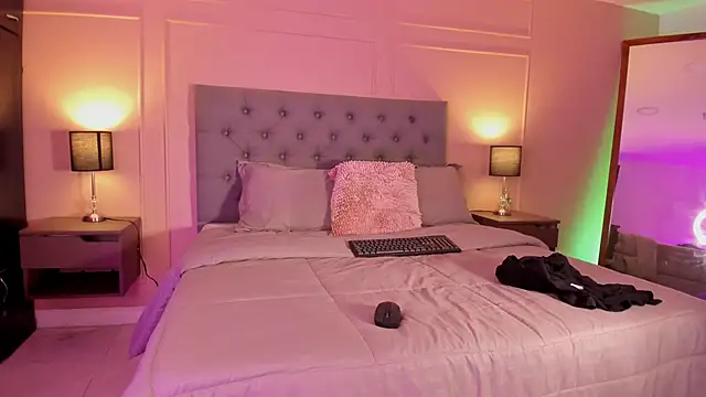 ALICESANDOVAL online show from September 27, 11:15 am