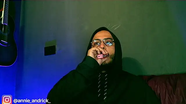  leda swan  online show from October 10, 1:21 pm