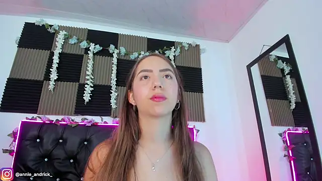 Snapshot of _leda_swan_ chatting on May 18, 10:10 am leda swan online show from May 18, 10:10 am