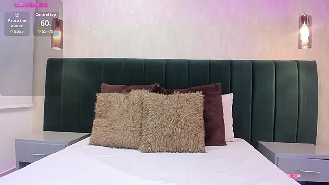 Snapshot of annie_clarkson chatting on October 23, 6:06 pm annie clarkson online show from October 23, 6:06 pm