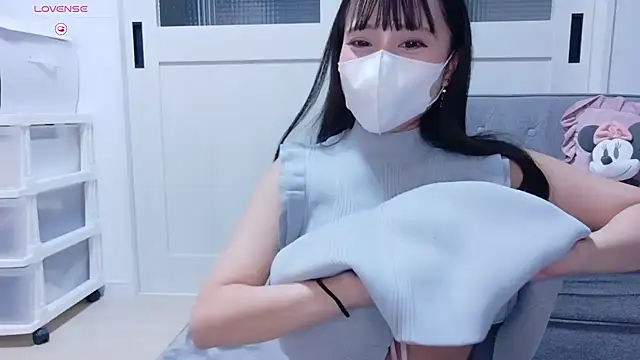 YURi luv online show from September 30, 11:15 am