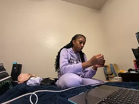 Snapshot of Brooke012 chatting on April 4, 9:01 pm Brooke012 online show from April 4, 9:01 pm