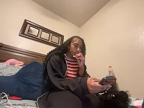 Snapshot of Brooke012 chatting on April 8, 10:43 pm Brooke012 online show from April 8, 10:43 pm