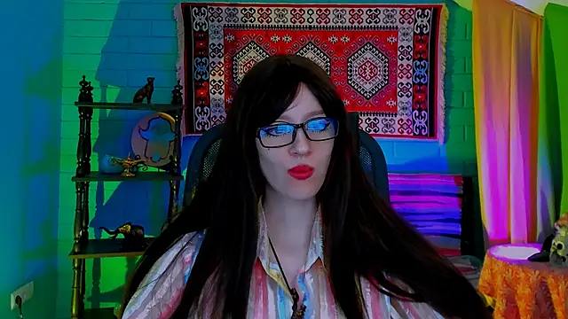AliceWelch  online show from October 12, 8:13 am