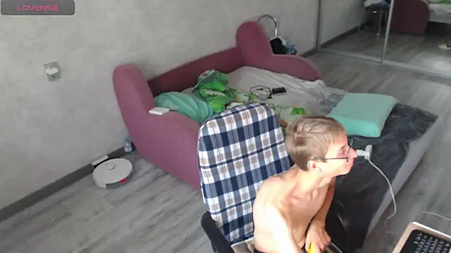 Snapshot of glasses_cat chatting on September 14, 2:49 pm glasses cat online show from September 14, 2:49 pm