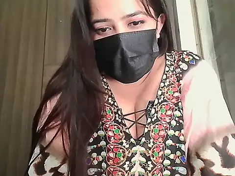 Snapshot of Queen_Pari87 chatting on November 16, 8:53 am Queen Pari87 online show from November 16, 8:53 am