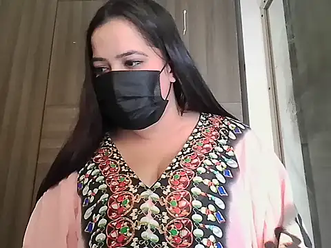 Snapshot of Queen_Pari87 chatting on November 17, 8:53 am Queen Pari87 online show from November 17, 8:53 am