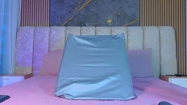 mia scot online show from February 5, 11:59 am