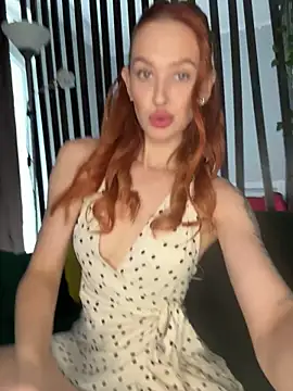 Snapshot of LittleFox___ chatting on May 12, 7:49 am LittleFox online show from May 12, 7:49 am