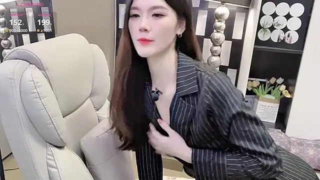 Yueyue-MM online show from November 28, 2:09 pm