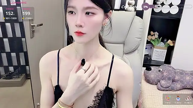 Yueyue-MM online show from May 2, 1:05 pm