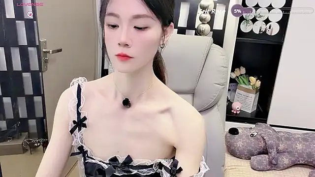 Snapshot of Yueyue-MM chatting on June 17, 3:20 am Yueyue-MM online show from June 17, 3:20 am