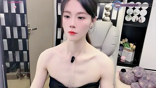 Snapshot of Yueyue-MM chatting on June 18, 3:51 am Yueyue-MM online show from June 18, 3:51 am