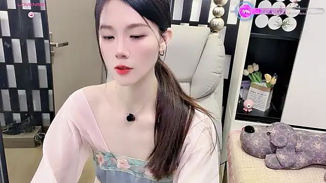 Snapshot of Yueyue-MM chatting on June 19, 2:10 pm Yueyue-MM online show from June 19, 2:10 pm