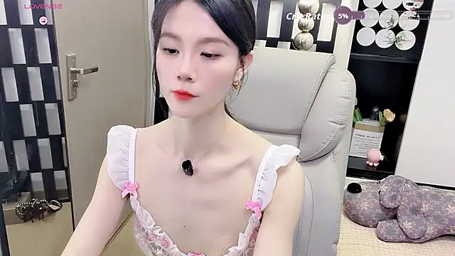 Snapshot of Yueyue-MM chatting on June 24, 2:27 pm Yueyue-MM online show from June 24, 2:27 pm