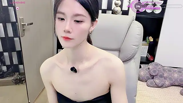 Snapshot of Yueyue-MM chatting on June 28, 12:44 pm Yueyue-MM online show from June 28, 12:44 pm