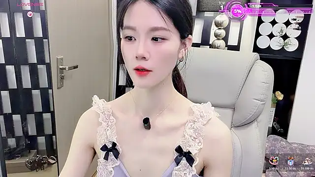 Snapshot of Yueyue-MM chatting on June 29, 1:34 am Yueyue-MM online show from June 29, 1:34 am
