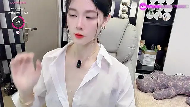 Snapshot of Yueyue-MM chatting on July 5, 1:56 am Yueyue-MM online show from July 5, 1:56 am