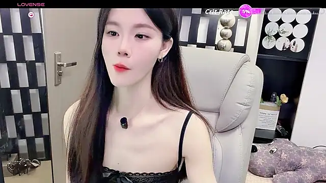Snapshot of Yueyue-MM chatting on July 5, 10:06 pm Yueyue-MM online show from July 5, 10:06 pm