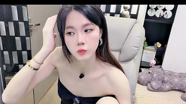 Snapshot of Yueyue-MM chatting on July 13, 2:31 pm Yueyue-MM online show from July 13, 2:31 pm