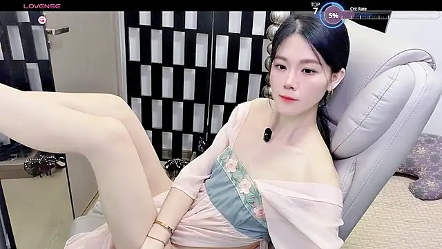 Snapshot of Yueyue-MM chatting on July 14, 2:05 am Yueyue-MM online show from July 14, 2:05 am