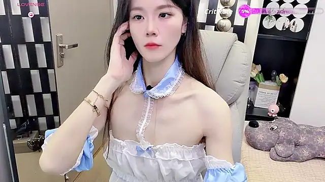 Snapshot of Yueyue-MM chatting on July 15, 1:11 am Yueyue-MM online show from July 15, 1:11 am
