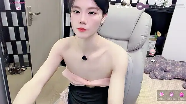 Snapshot of Yueyue-MM chatting on July 16, 1:39 pm Yueyue-MM online show from July 16, 1:39 pm