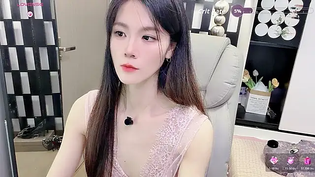 Snapshot of Yueyue-MM chatting on July 18, 1:59 pm Yueyue-MM online show from July 18, 1:59 pm