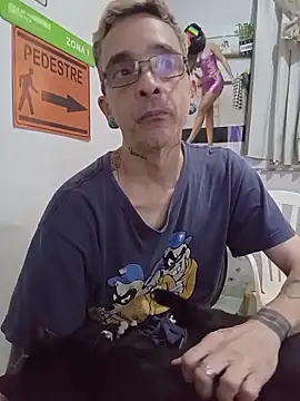 Snapshot of dinho_carioca chatting on May 25, 1:17 pm dinho carioca online show from May 25, 1:17 pm