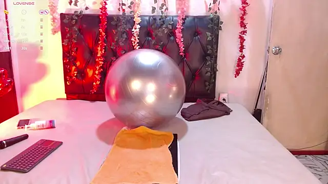 Snapshot of _SARAI_DUPONT chatting on March 11, 2:10 am SARAI DUPONT online show from March 11, 2:10 am