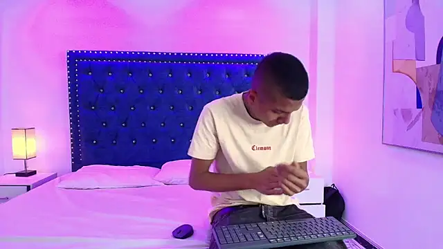 Damian and roxanne online show from December 3, 12:36 pm