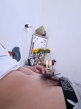 Snapshot of lian2210 chatting on November 3, 3:57 pm lian2210 online show from November 3, 3:57 pm