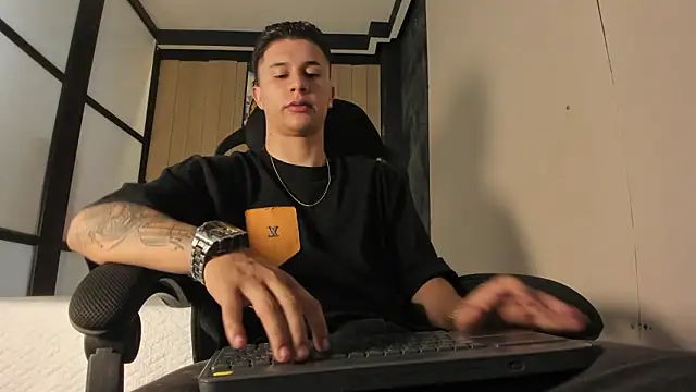 liaamsmiith  online show from March 9, 12:09 pm