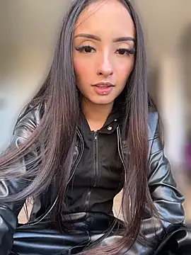 Snapshot of antonellariva_ chatting on July 27, 7:32 pm antonellariva online show from July 27, 7:32 pm