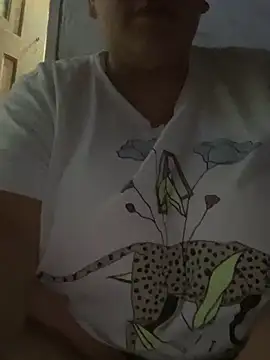 Snapshot of bruna438 chatting on May 7, 1:16 pm bruna438 online show from May 7, 1:16 pm