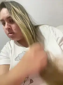 Snapshot of bruna438 chatting on June 5, 10:37 pm bruna438 online show from June 5, 10:37 pm