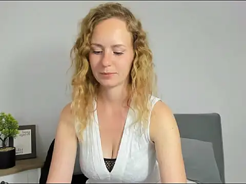 Snapshot of LyraHotty chatting on September 11, 3:34 pm LyraHotty online show from September 11, 3:34 pm