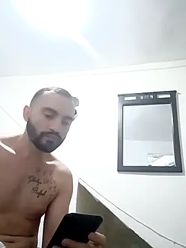 Snapshot of este_juan chatting on January 8, 12:35 am este juan online show from January 8, 12:35 am