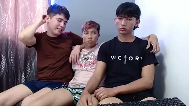 Snapshot of theboys_x chatting on December 19, 7:32 pm theboys x online show from December 19, 7:32 pm