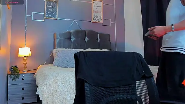 oliver mr  online show from November 4, 12:15 pm