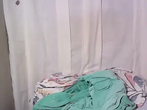 SweetEsterPinay33 online show from October 8, 9:01 pm