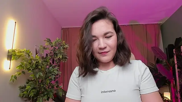 Snapshot of Halle_Berrry chatting on December 14, 2:11 pm Halle Berrry online show from December 14, 2:11 pm