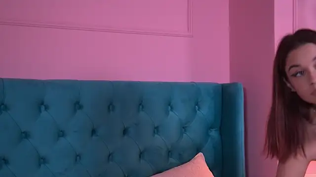 Snapshot of AlyraRose chatting on September 19, 3:52 am AlyraRose online show from September 19, 3:52 am