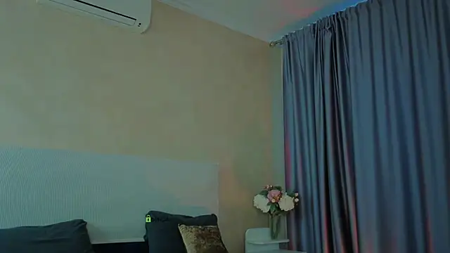Snapshot of _sophielov chatting on May 16, 2:41 am sophielov online show from May 16, 2:41 am