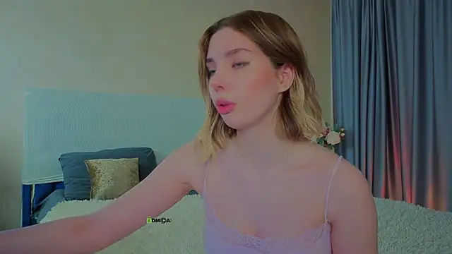 Snapshot of _sophielov chatting on May 21, 8:05 pm sophielov online show from May 21, 8:05 pm